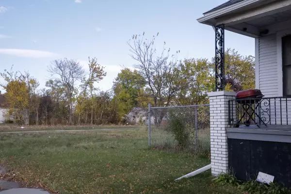 Hamtramck, MI 48212,13582 Shields Street