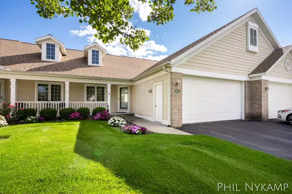 Zeeland, MI 49464,8870 N Peninsula Court #12