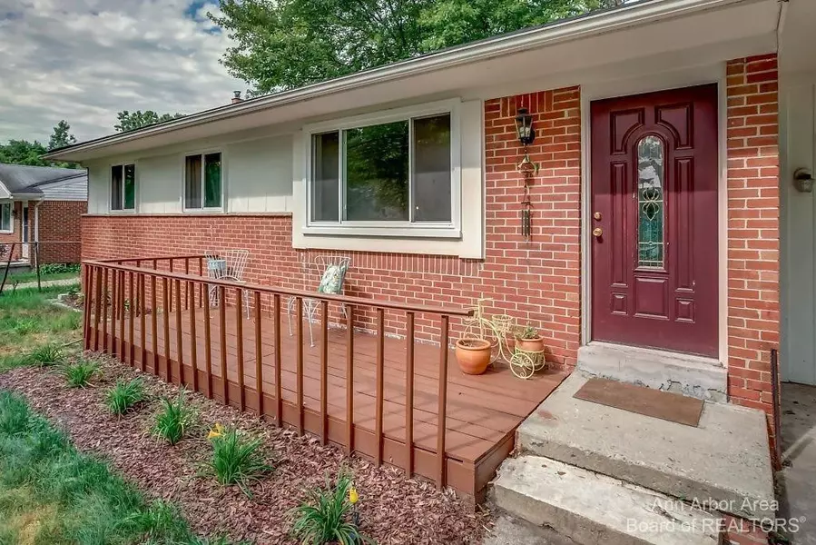 2339 Pontiac Trail, Ann Arbor, MI 48105