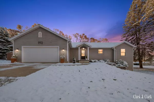 992 N Washington SE Road, Lowell, MI 49331