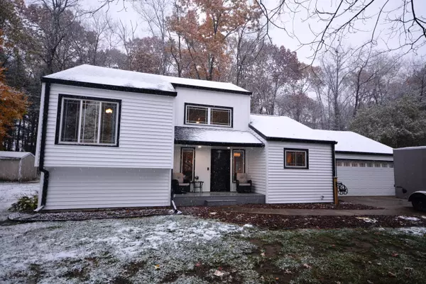 70631 Sunrise Drive, Edwardsburg, MI 49112