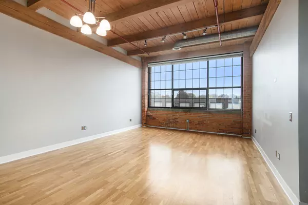 Holland, MI 49423,533 Columbia Avenue #121