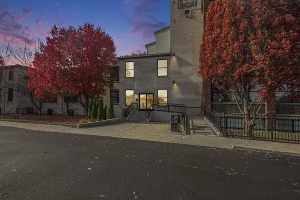 Holland, MI 49423,533 Columbia Avenue #121