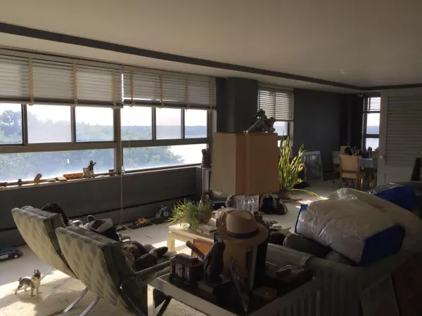 Detroit, MI 48214,8900 E Jefferson S Avenue #1012 - 1013