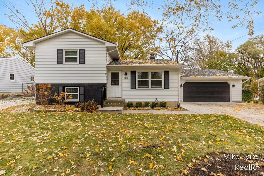 1918 Woodlawn SE Avenue, Grand Rapids, MI 49506