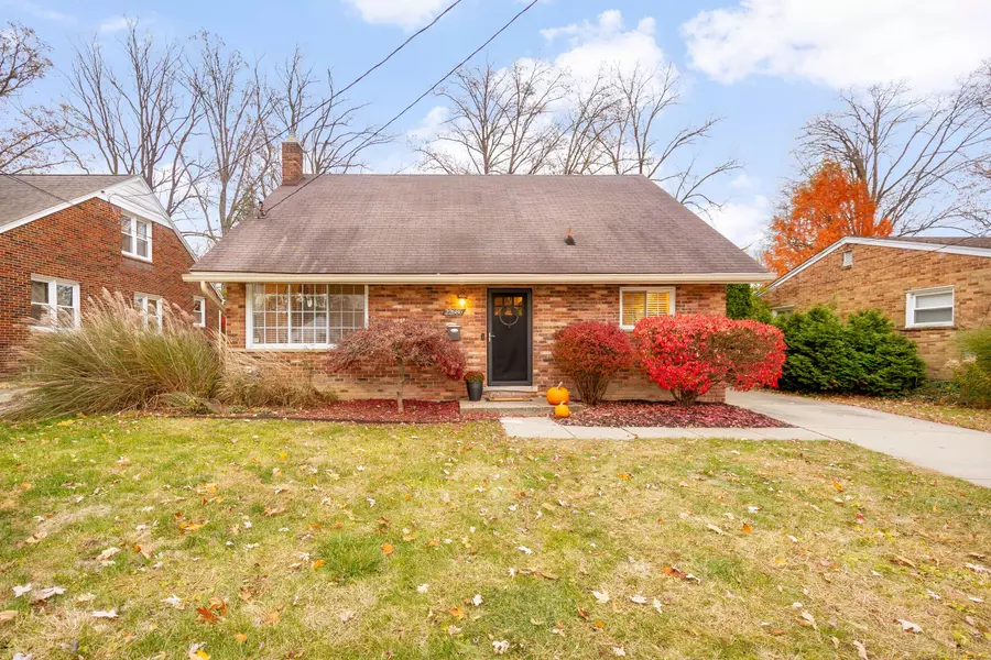 22686 Maple Avenue, Farmington, MI 48336