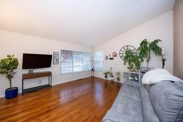 Farmington, MI 48336,22686 Maple Avenue