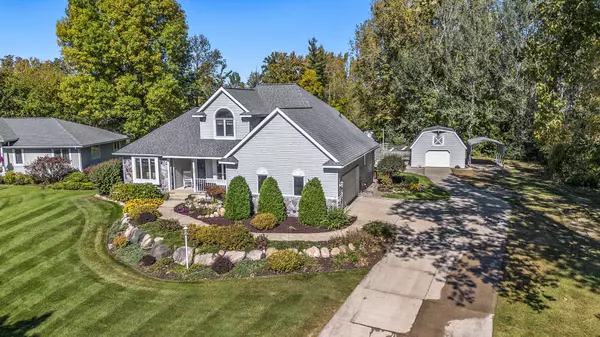 625 Grand Woods NE Court, Grand Rapids, MI 49525