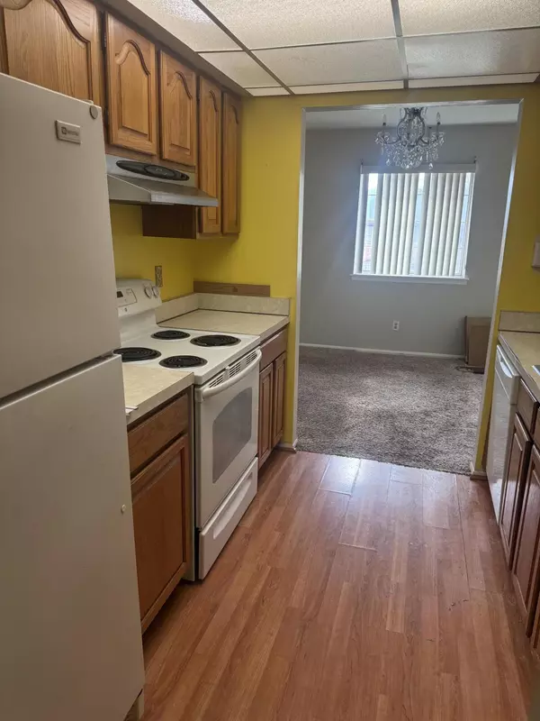 Southfield, MI 48076,19601 W 12 Mile Road #202