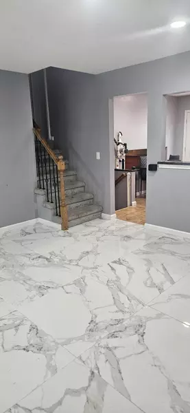 29730 Mackenzie E Circle, Warren, MI 48092