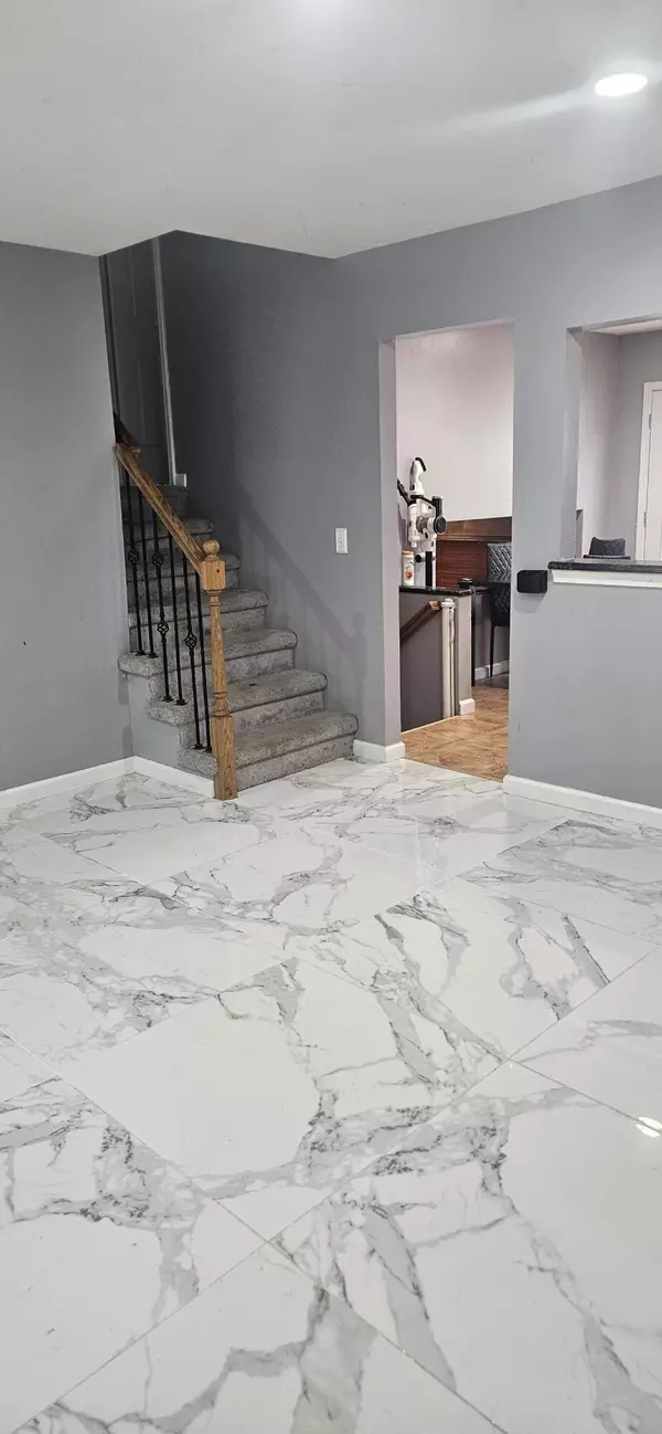 29730 Mackenzie E Circle, Warren, MI 48092