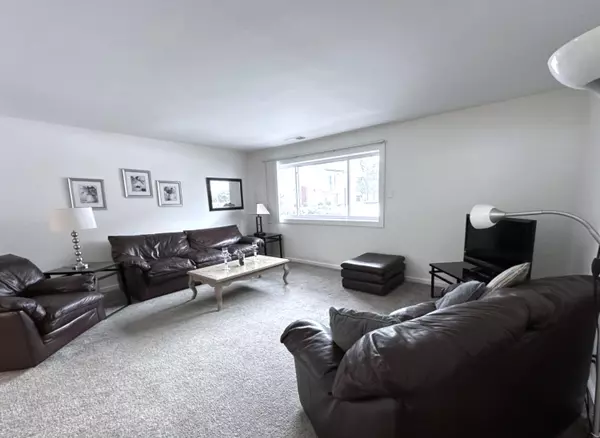 St. Joseph, MI 49085,3620 Lakeshore Dr, F3