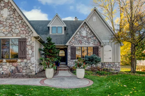 Ada, MI 49301,7270 Storey Book SE Lane