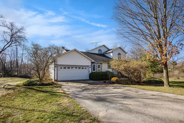 7429 Packer NE Drive, Belmont, MI 49306