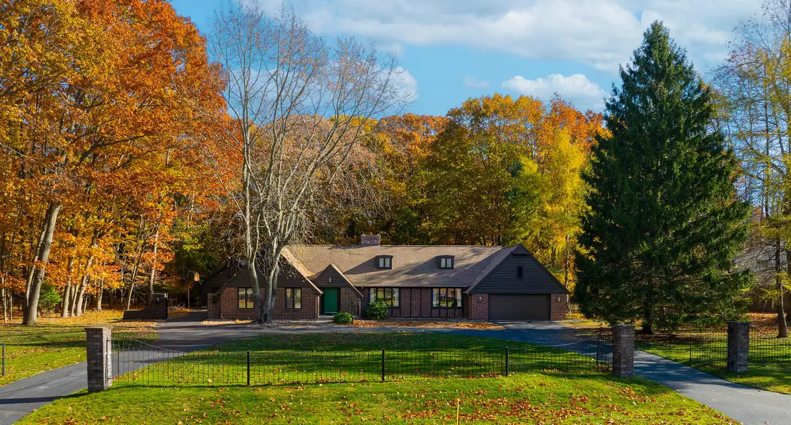 4000 Braeburn Drive, Norton Shores, MI 49441