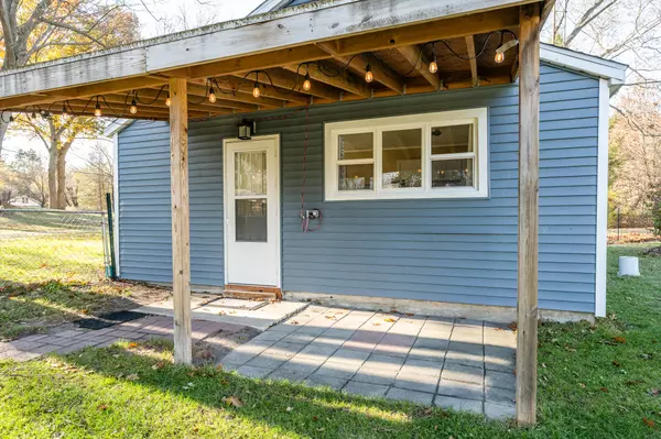 Coloma, MI 49038,82078 North Court