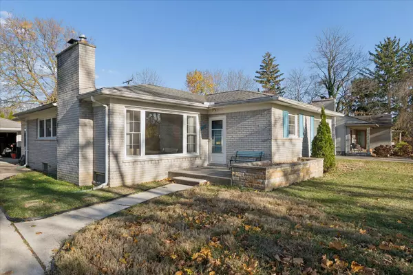 Bloomfield Twp, MI 48301,421 S Williamsbury Road