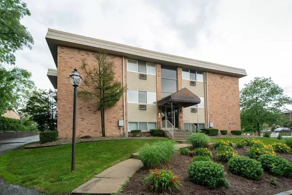 722 W Kilgore Road #301, Kalamazoo, MI 49008