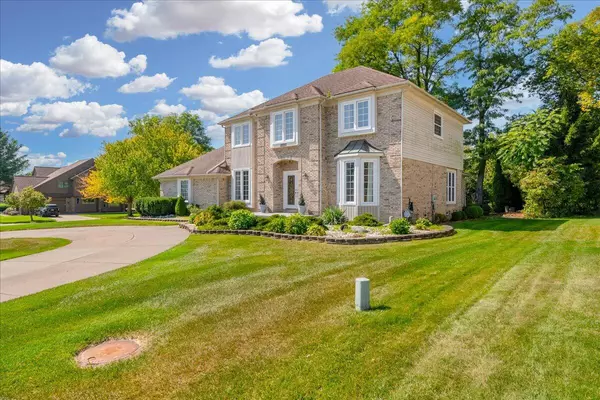 Farmington Hills, MI 48335,22253 Sheffield Court