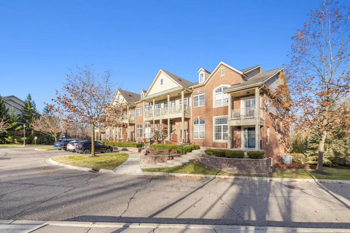 Walled Lake, MI 48390,166 Clubhouse Circle