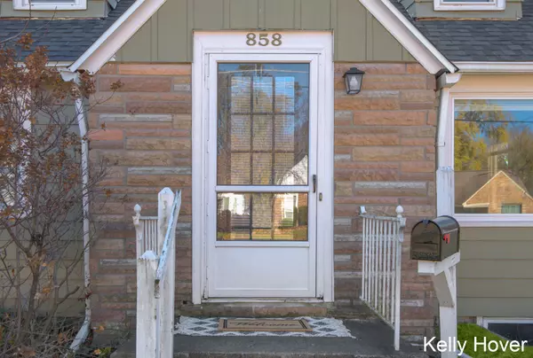Grand Rapids, MI 49507,858 Walsh SE Street