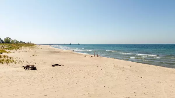 St. Joseph, MI 49085,384 Ridgeway Street