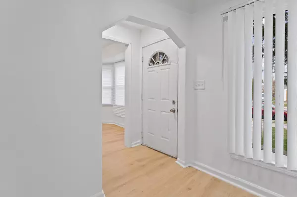 Detroit, MI 48221,18031 Mendota Street