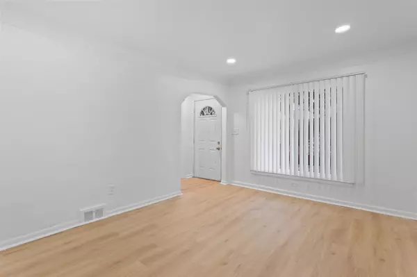 Detroit, MI 48221,18031 Mendota Street