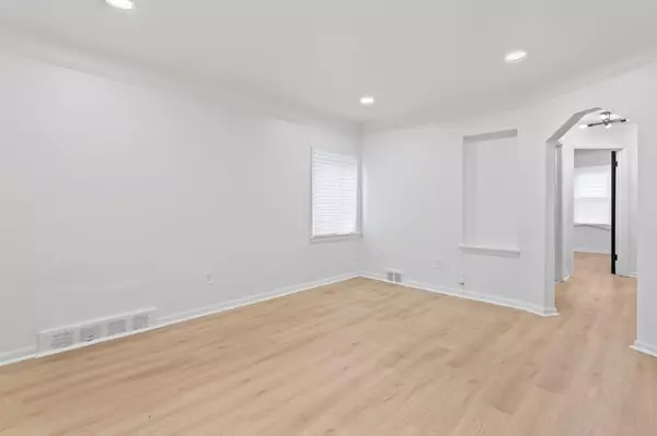 Detroit, MI 48221,18031 Mendota Street