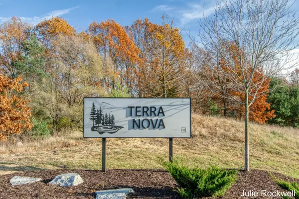 2825 Terra Nova SE Drive, Ada, MI 49301
