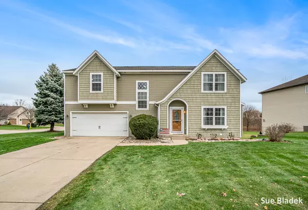 8641 Suntree Drive, Zeeland, MI 49464