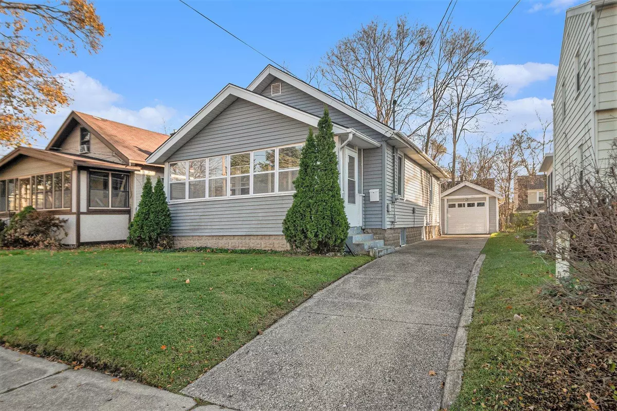 Grand Rapids, MI 49505,612 Woodridge NE Street