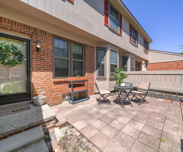 West Bloomfield, MI 48322,7288 Danbrooke Court