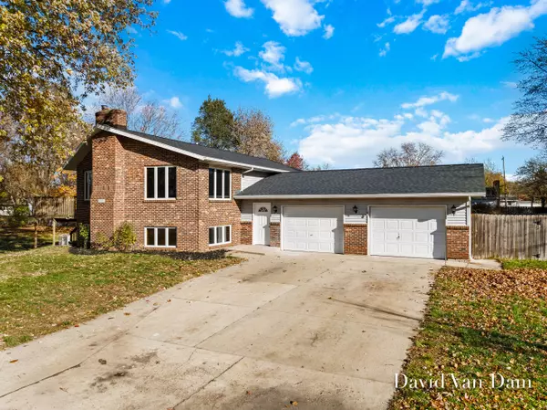 Jenison, MI 49428,2327 Oak Hollow Drive
