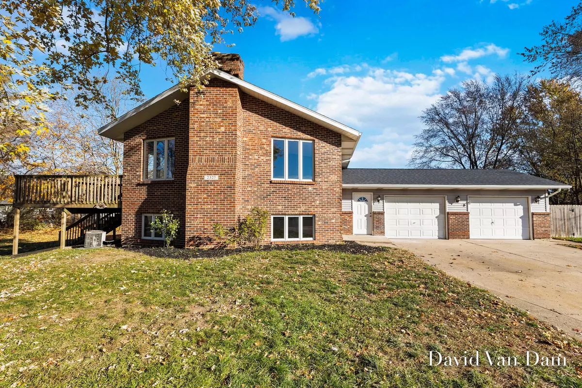 Jenison, MI 49428,2327 Oak Hollow Drive