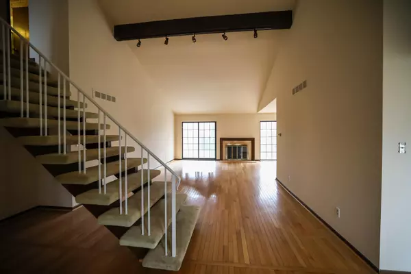 West Bloomfield, MI 48322,7233 Creeks Bend Drive