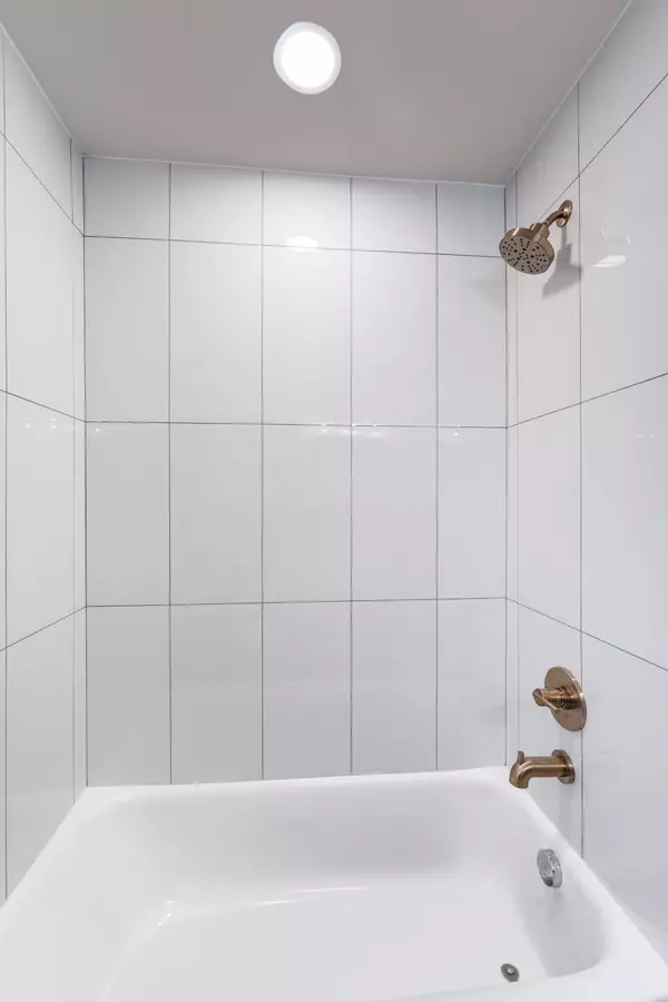 Saint Clair Shores, MI 48080,21618 Woodbridge Street