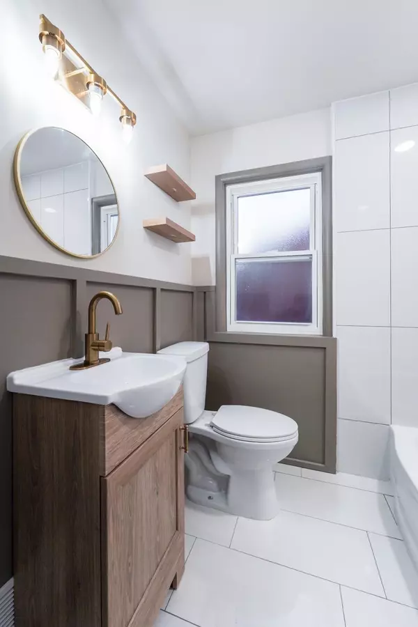 Saint Clair Shores, MI 48080,21618 Woodbridge Street