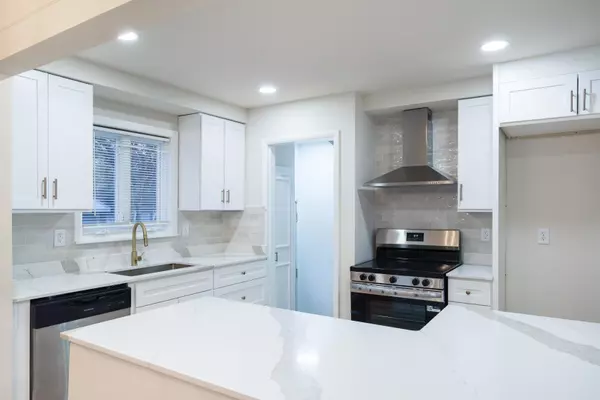 Saint Clair Shores, MI 48080,21618 Woodbridge Street