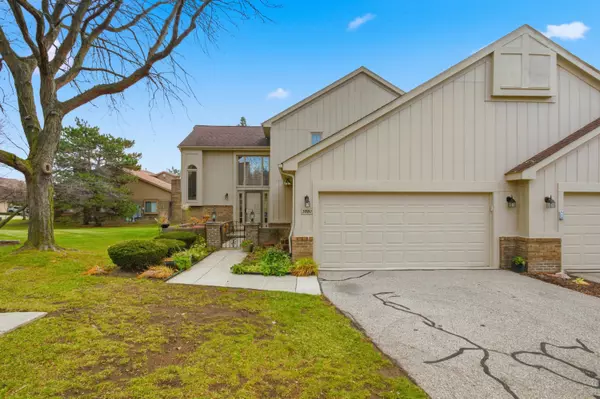 37692 N Laurel Park Drive, Livonia, MI 48152