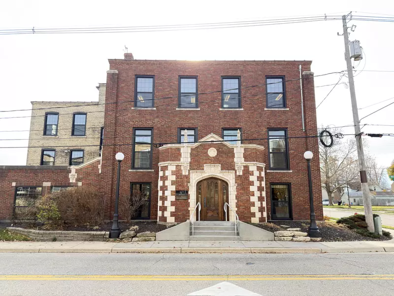 160 W Washington Avenue #B, Zeeland, MI 49464