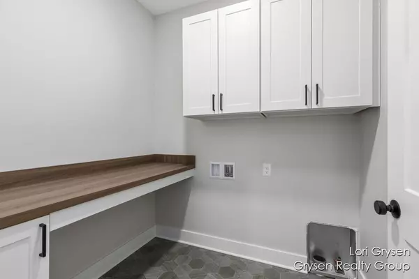 Hudsonville, MI 49426,6704 Sheldon Crossing Drive #45