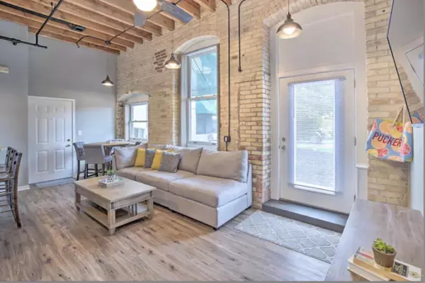 Grand Haven, MI 49417,110 N Harbor Drive #113