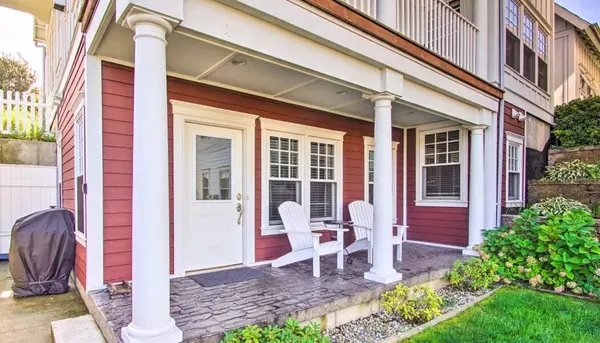 Grand Haven, MI 49417,20 Lafayette Avenue #10