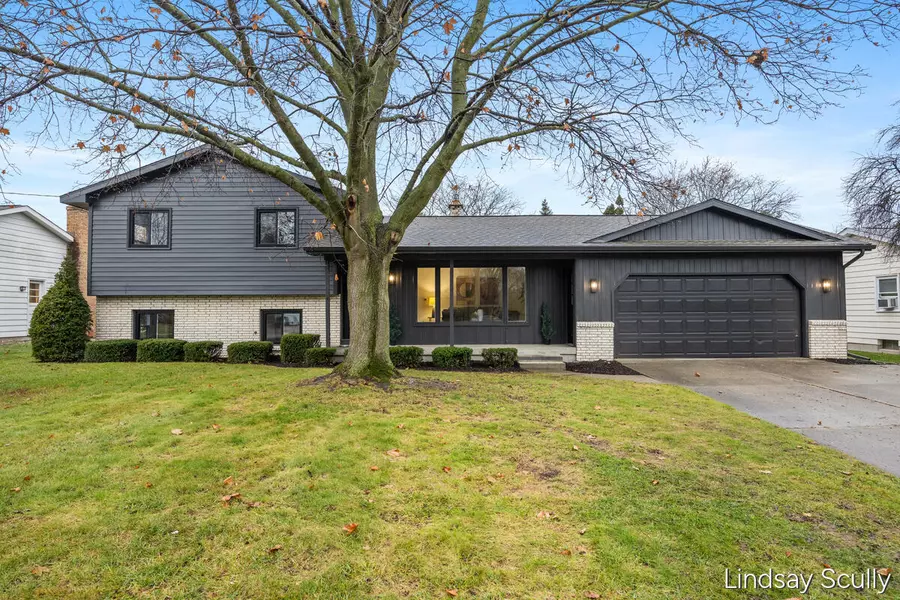 5899 Pinetree SE Avenue, Kentwood, MI 49508