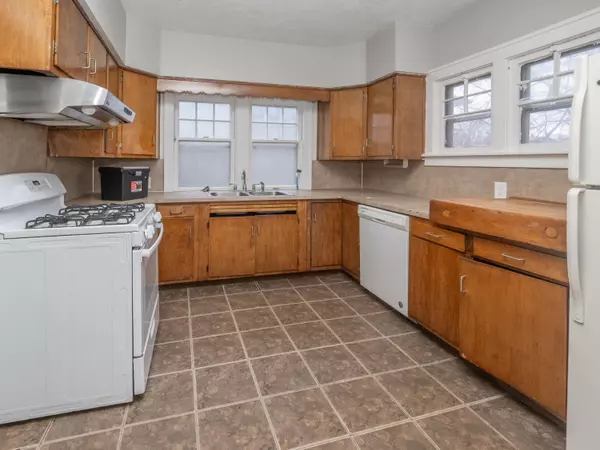 Kalamazoo, MI 49007,915 Walwood