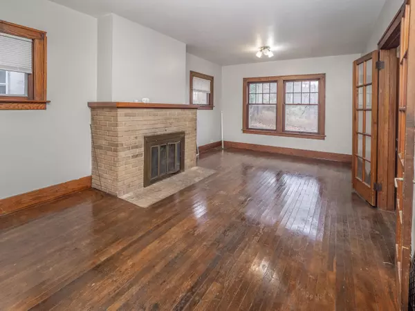 Kalamazoo, MI 49007,915 Walwood