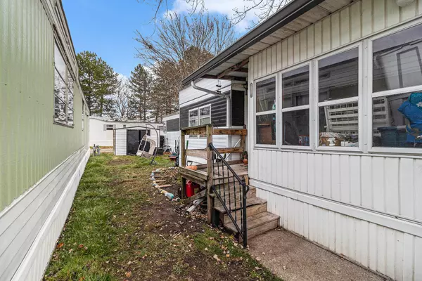 Norton Shores, MI 49444,3527 Hoyt Street #81