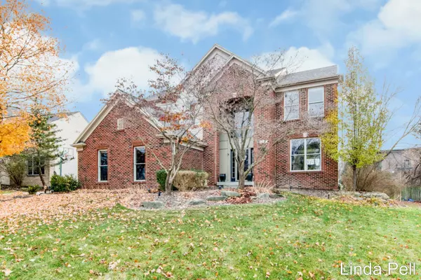 33 Fox Point NE Court, Ada, MI 49301