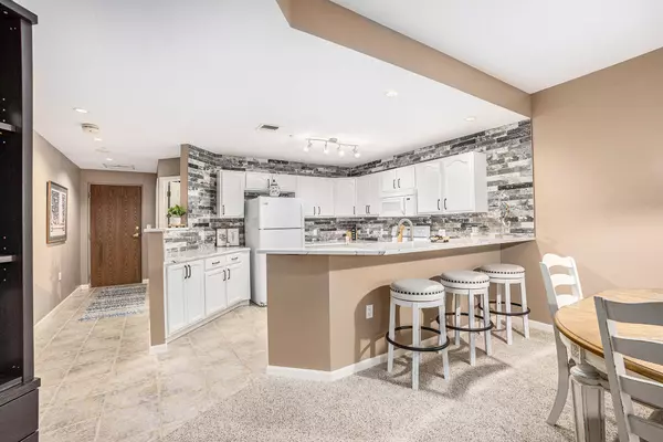 Muskegon, MI 49441,2694 Lakeshore Drive #E403